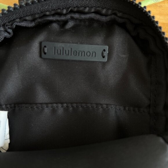 Lululemon Take It On Crossbody Pouch Travel Bag Adjustable Handbag - Green - Picture 2 of 2